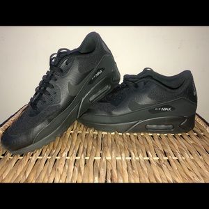 Men’s black nike airmax 90